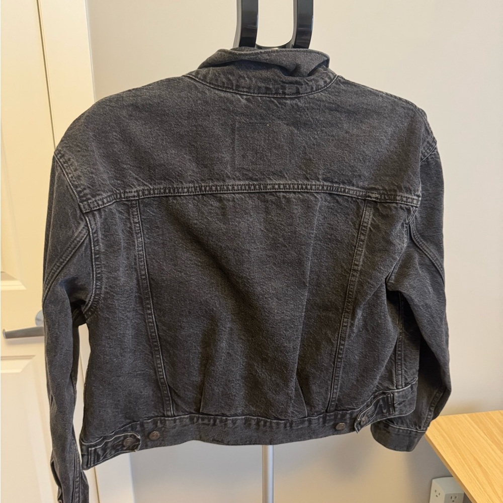 Levis Black Cropped Denim Jacket - Picture 3 of 3
